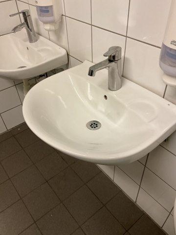 1061599-5 5 Washbasin IFÖ with single-lever mixer