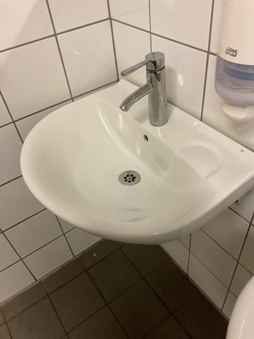 1061599-6 5 Washbasin IFÖ with single-lever mixer