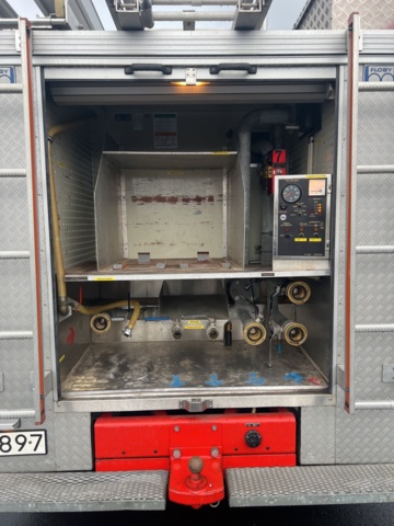 1051245-18 Fire truck/Fire truck Volvo FL 614 4X2 with mast, ladder & tank - 1987