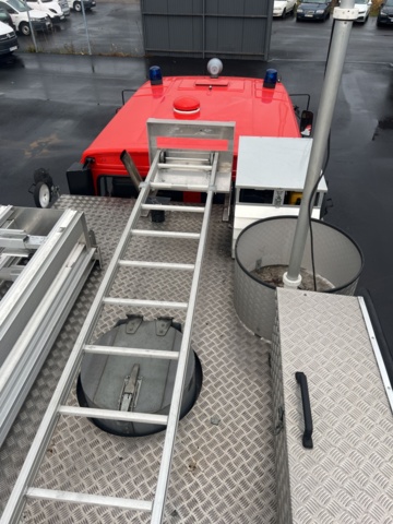 1051245-26 Fire truck/Fire truck Volvo FL 614 4X2 with mast, ladder & tank - 1987