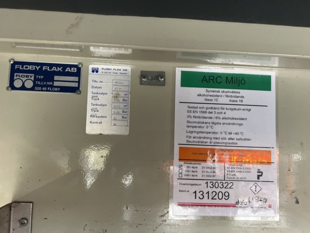 1051245-30 Fire truck/Fire truck Volvo FL 614 4X2 with mast, ladder & tank - 1987