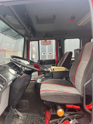 1051245-36 Fire truck/Fire truck Volvo FL 614 4X2 with mast, ladder & tank - 1987