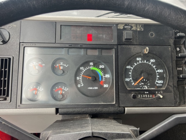 1051245-37 Fire truck/Fire truck Volvo FL 614 4X2 with mast, ladder & tank - 1987