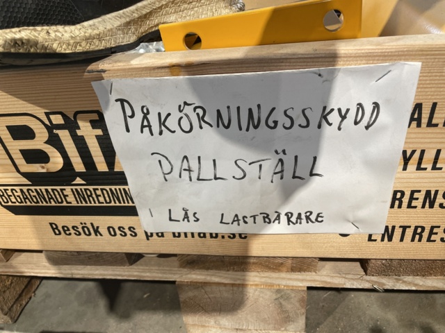 899161-4 Collision protection pallet rack