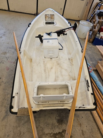 1099206-6 Plastic boat including oars and outboard Flade marine F 3