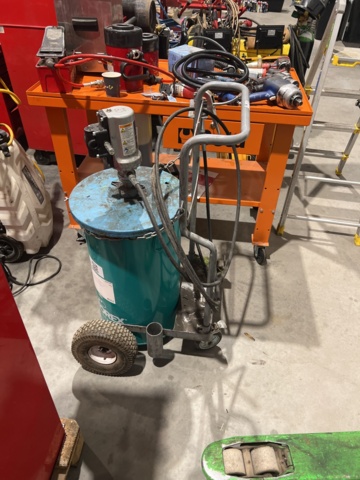 897631-2 Graco LD series Grease gun Air operated with carriage