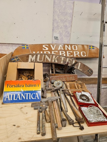 1099243-1 Tools and objects for older boat building
