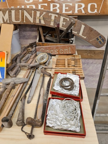 1099243-3 Tools and objects for older boat building