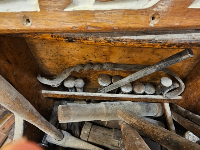 1099243-15 Tools and objects for older boat building