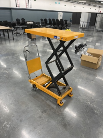 Lifting table/workbench 350kg - PS Auction - We value the future ...