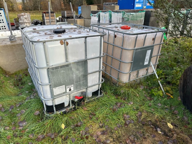 1064854-1 2 IBC Tanks Schutz & Greif Approximately 1000 liters each