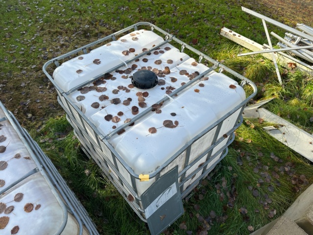 1064854-4 2 IBC Tanks Schutz & Greif Approximately 1000 liters each
