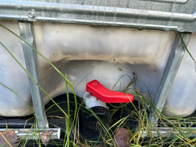 1064854-9 2 IBC Tanks Schutz & Greif Approximately 1000 liters each