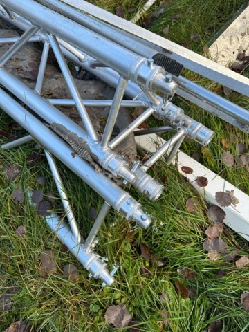 1064857-2 Stage trusses with angles - Global truss