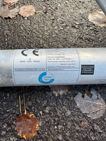 1064857-3 Stage trusses with angles - Global truss