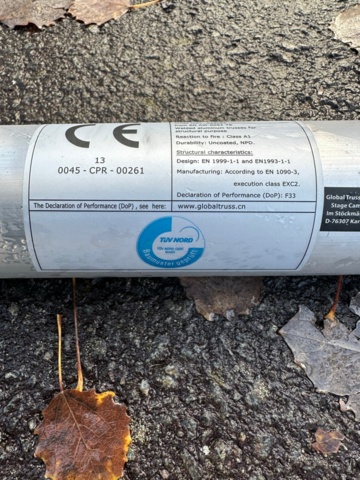 1064857-4 Stage trusses with angles - Global truss