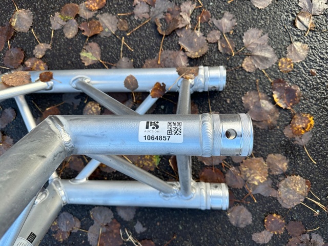 1064857-9 Stage trusses with angles - Global truss