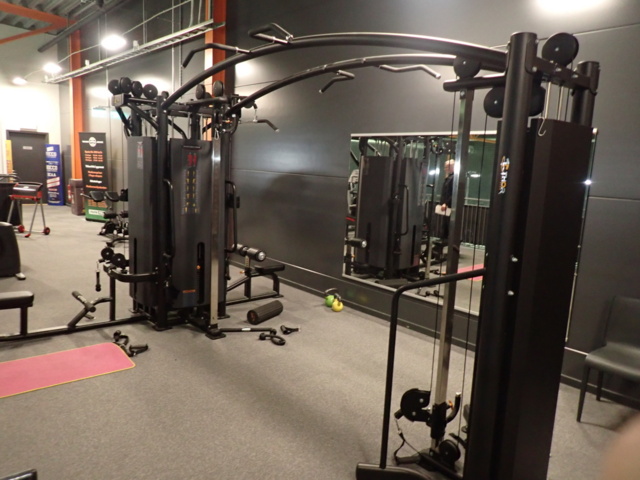 1110082-1 Combi gym equipment for training the whole body