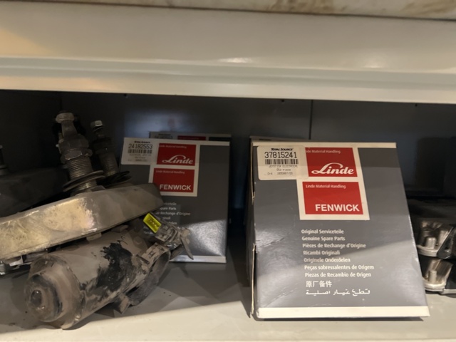 897651-2 Linde truck spare parts warehouse