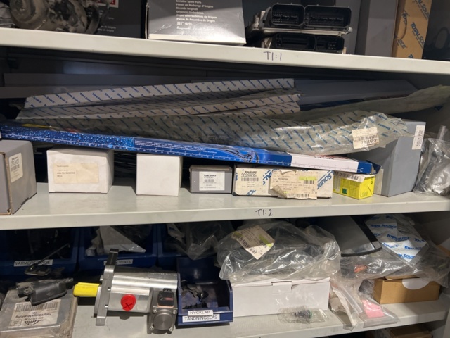 897651-4 Linde truck spare parts warehouse