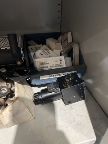 897651-22 Linde truck spare parts warehouse