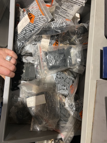 897651-23 Linde truck spare parts warehouse