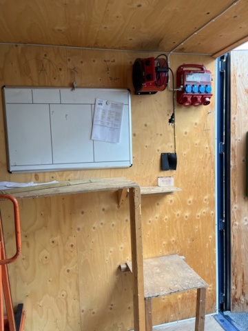 1051265-32 20GP Container with interior & electricity