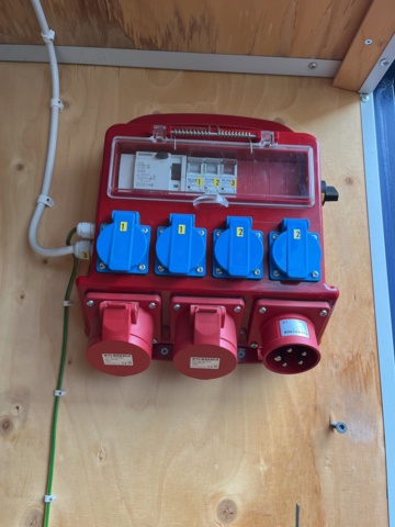 1051265-33 20GP Container with interior & electricity