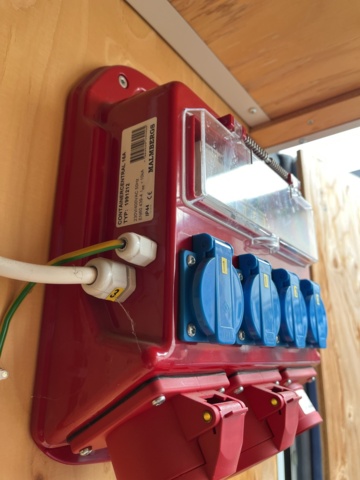 1051265-34 20GP Container with interior & electricity