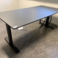 993374-2 Office furniture: Electric raise/lower desk LANAB, ergonomic office chair Malmstolen