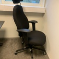993374-7 Office furniture: Electric raise/lower desk LANAB, ergonomic office chair Malmstolen