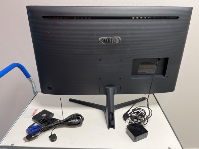 1057416-3 Monitor 32" Samsung U32J590UQ