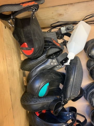 1110112-4 Safety shoes a pallet