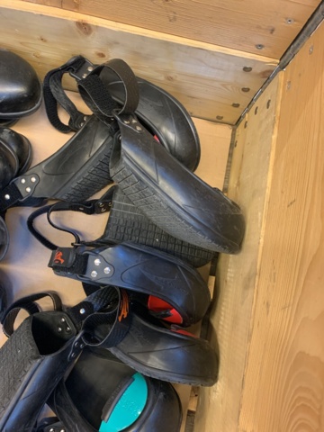 1110112-5 Safety shoes a pallet