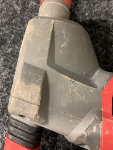 1084425-8 Milwaukee M18 CHX hammer drill