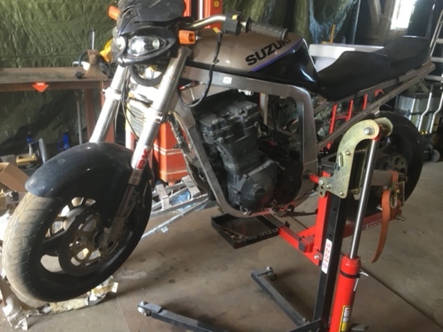 1107859-4 Motorcycle suzuki 1100R -91 renovation object with lots of accessories