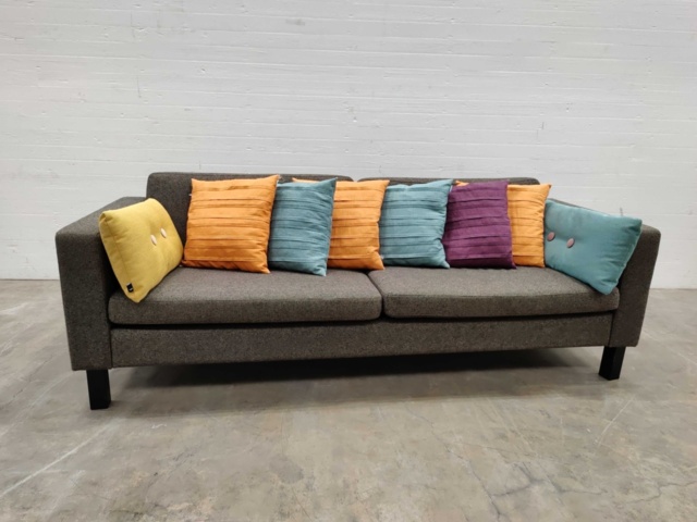 1099343-2 Sofa Swedese