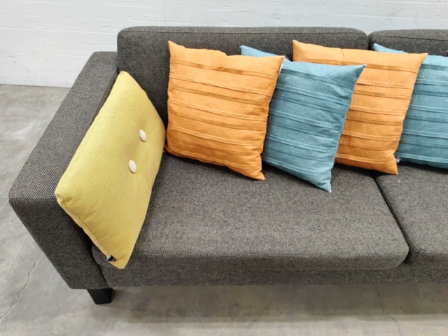 1099343-4 Sofa Swedese