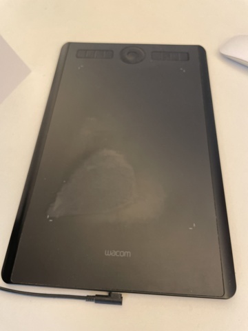 1060521-2 Wacom Intuos Pro Drawing pad for computer