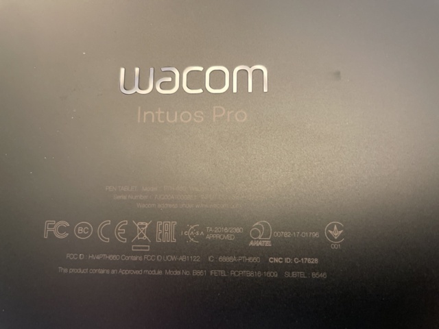 1060521-6 Wacom Intuos Pro Drawing pad for computer
