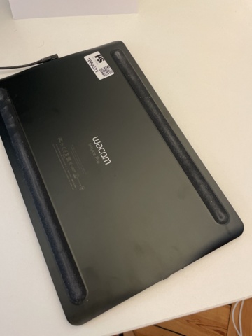 1060521-8 Wacom Intuos Pro Drawing pad for computer