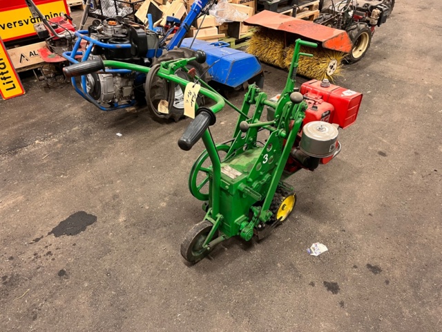 1111566-6 Lawn cutter Ryan Jr sod cutter