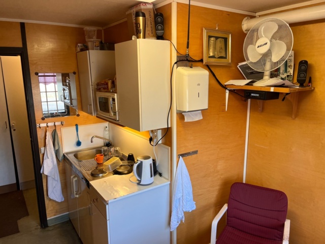 1111586-4 Work shed approximately 3x8 meters