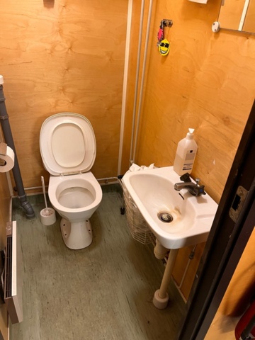 1111586-7 Work shed approximately 3x8 meters