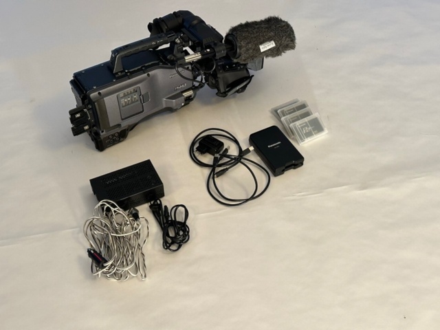 1071661-1 Film camera Panasonic AG-HPX500 Camcorder W/Canon 16X K with various accessories