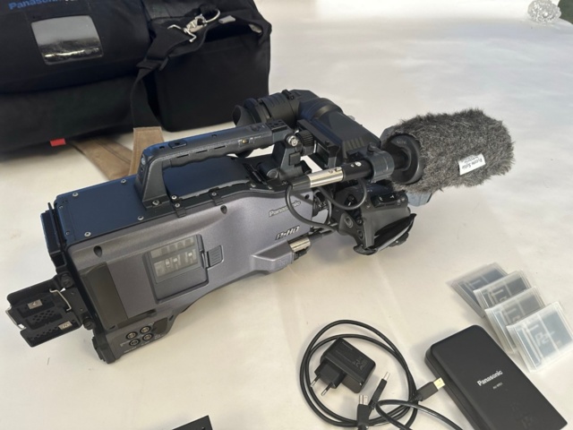 1071661-4 Film camera Panasonic AG-HPX500 Camcorder W/Canon 16X K with various accessories