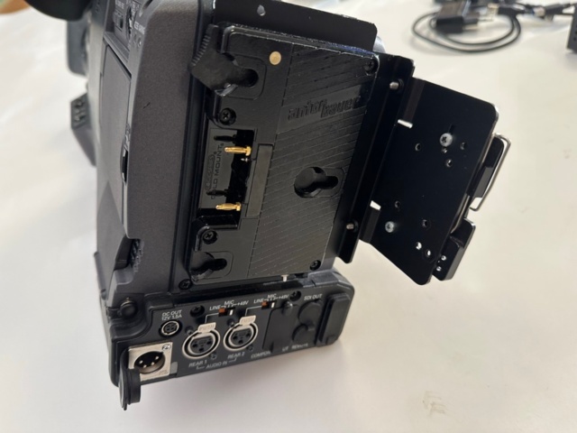 1071661-12 Film camera Panasonic AG-HPX500 Camcorder W/Canon 16X K with various accessories