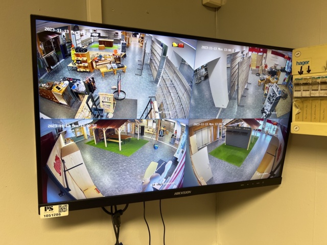 1051286-3 Surveillance cameras 7 pcs with screen & computer - HikVision