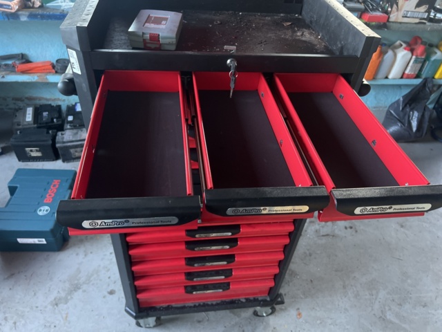 1051302-2 Tool trolley Ampro