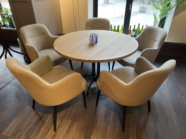 1052677-1 2st Runda ekbord med 9s stolar - deNONA  ø110/120cm